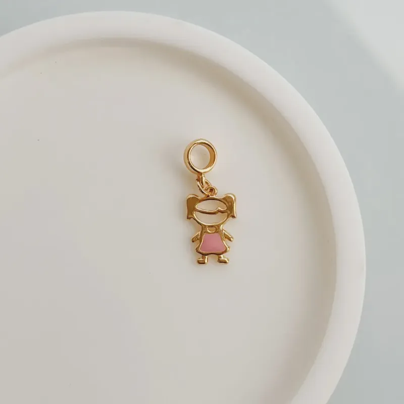 BERLOQUE MENINA ROSA. BANHADO A OURO 18K.