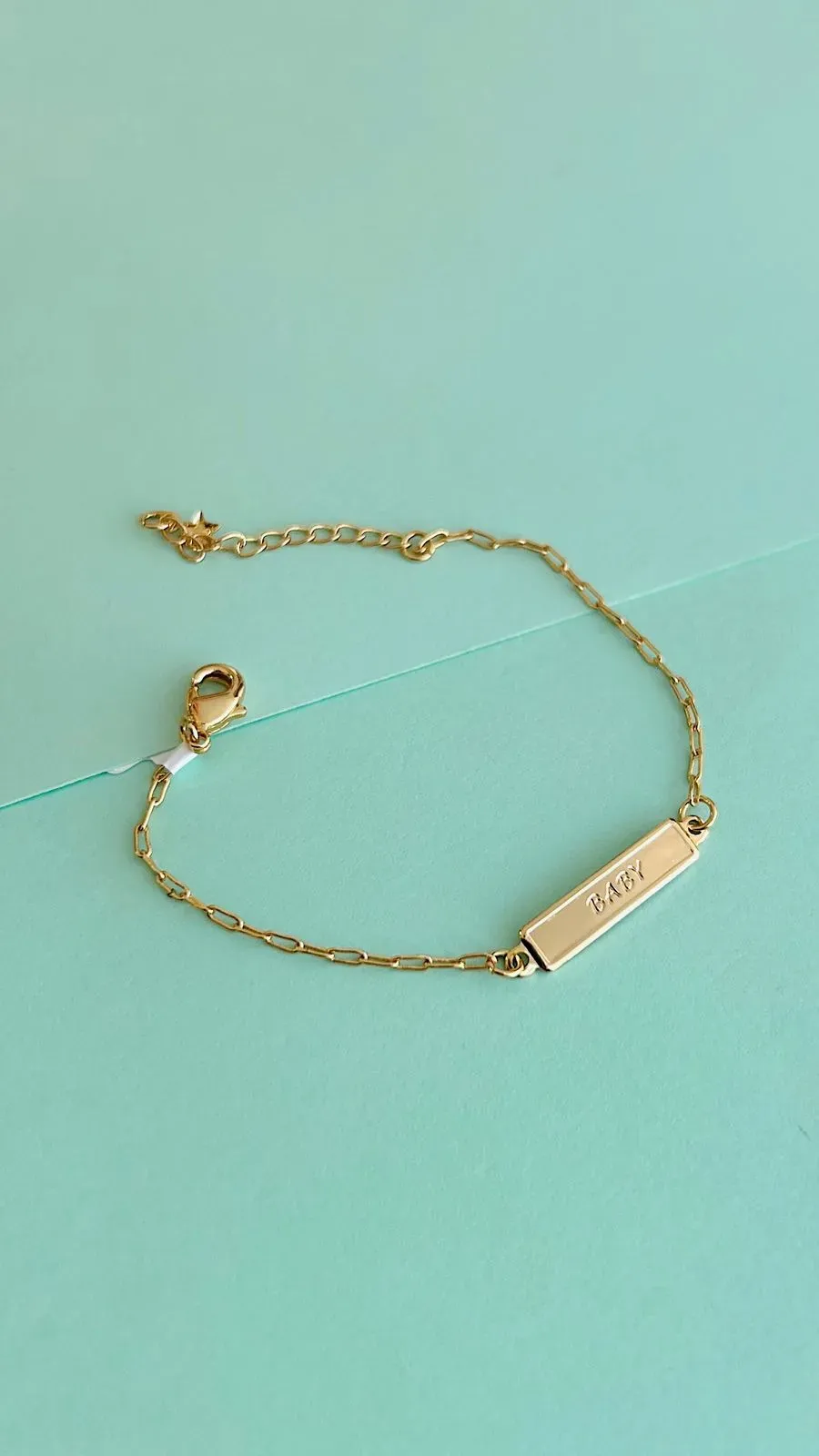 PULSEIRA INFANTIL COM PLACA COM ESCRITA 