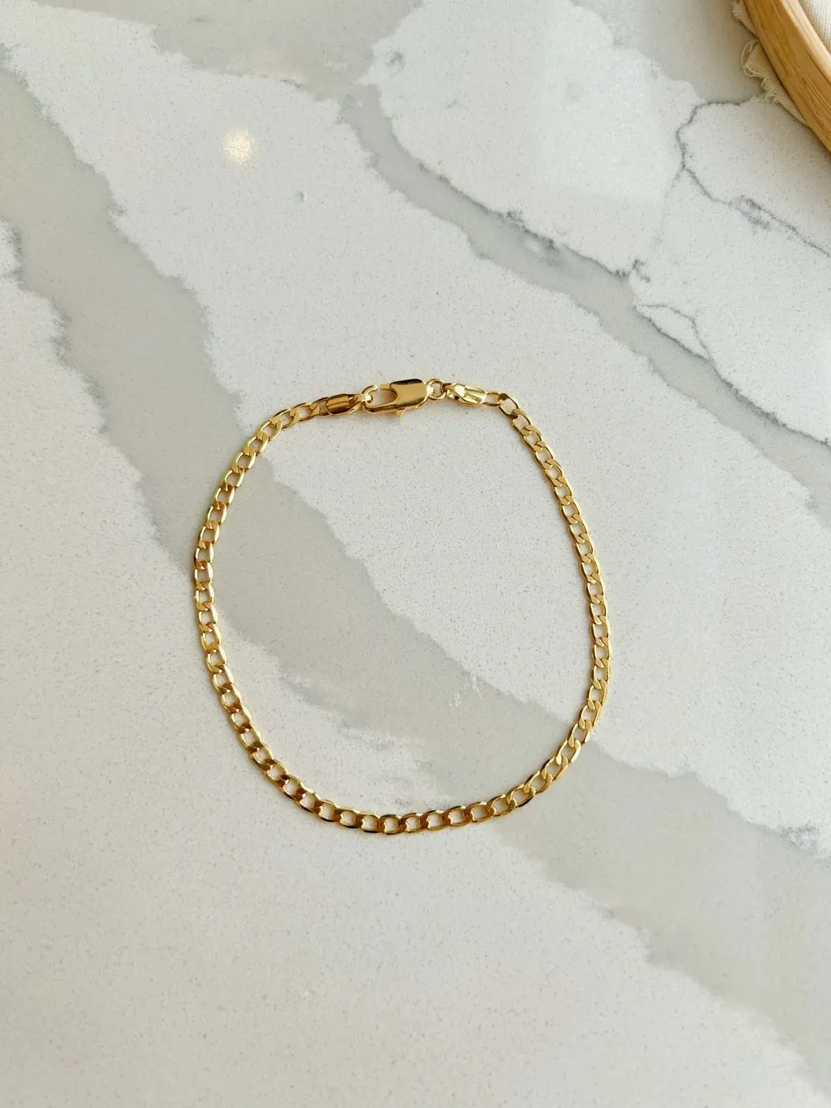 PULSEIRA MASCULINA GRUMÊ COM 3MM DE ESPESSURA. 20CM DE COMPRIMENTO. BANHADA A OURO 18K.