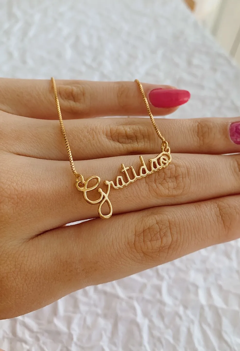 COLAR GRATIDÃO. 40CM DE COMPRIMENTO. BANHADO A OURO 18K.