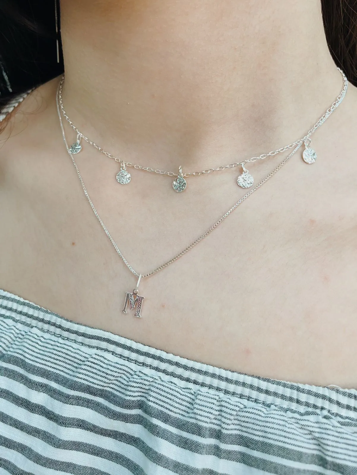 COLAR COM 5 CÍRCULOS MARTELADOS. 40CM DE COMPRIMENTO E 5,5CM DE REGULAGEM. EM PRATA 925.