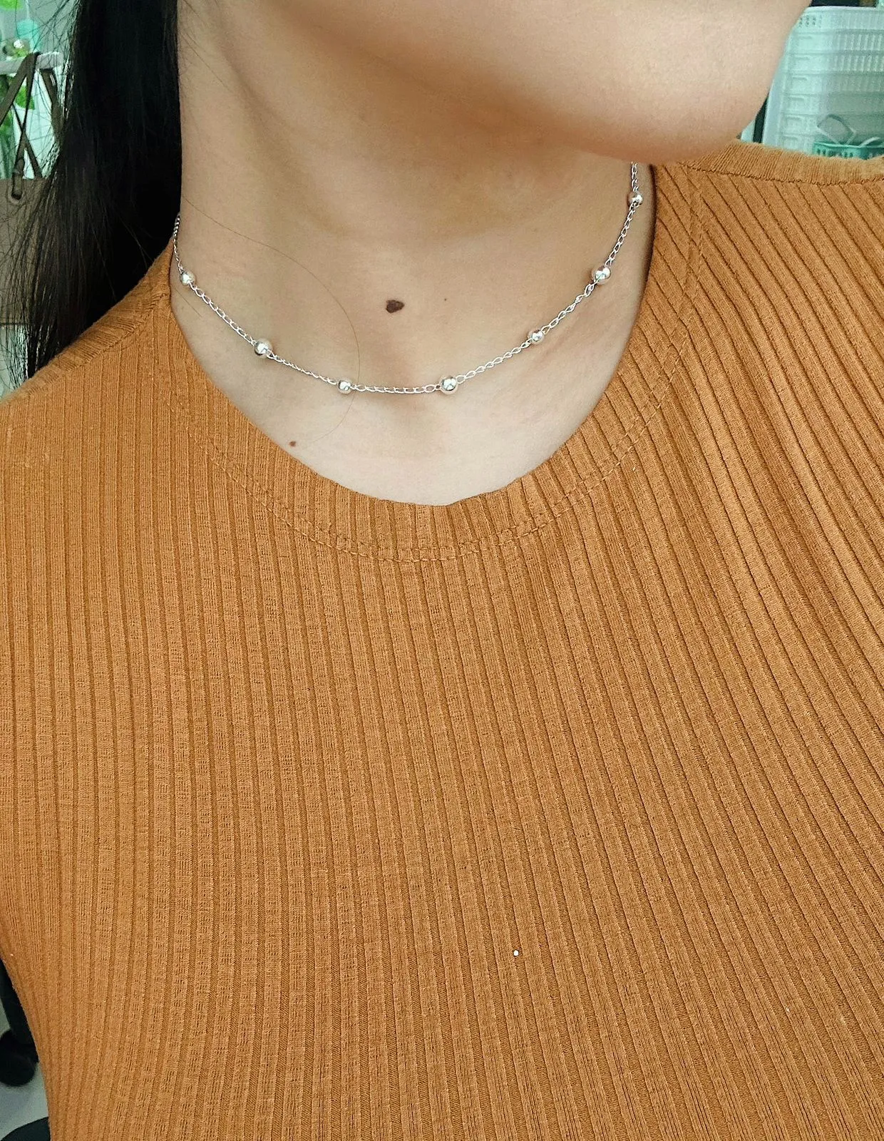 CHOKER DE ELOS COM 9 BOLINHAS. 35CM E 2CM DE REGULAGEM. EM PRATA 925.