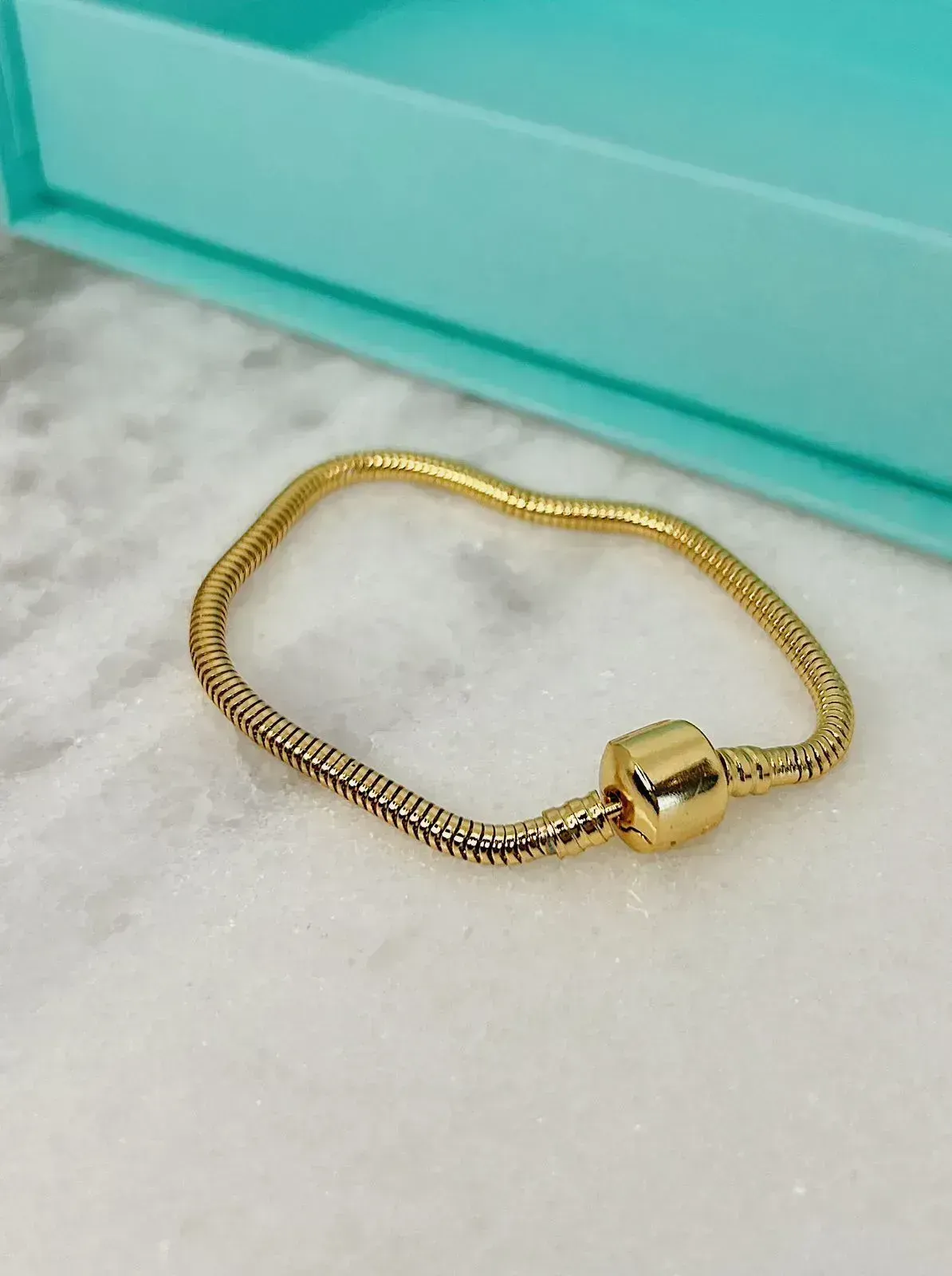 PULSEIRA MOMENTOS DOURADA MALEÁVEL. BANHADA A OURO 18K.