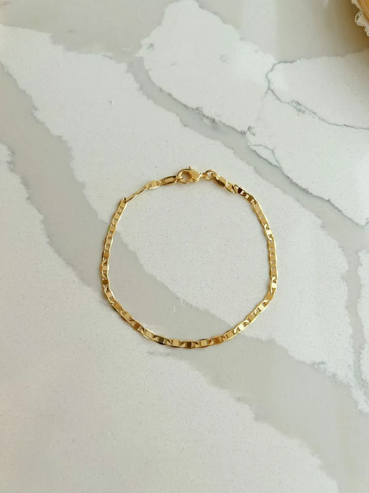 PULSEIRA MASCULINA ELO PIASTRINE COM 3MM DE ESPESSURA. 20CM DE COMPRIMENTO. BANHADA A OURO 18K.