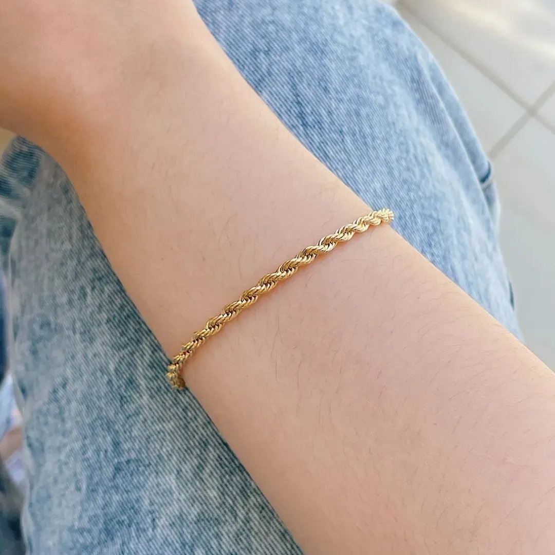 PULSEIRA CORDÃO BAIANO. 4MM DE ESPESSURA. 18CM DE COMPRIMENTO E 5CM DE REGULAGEM. BANHADA A OURO 18K.