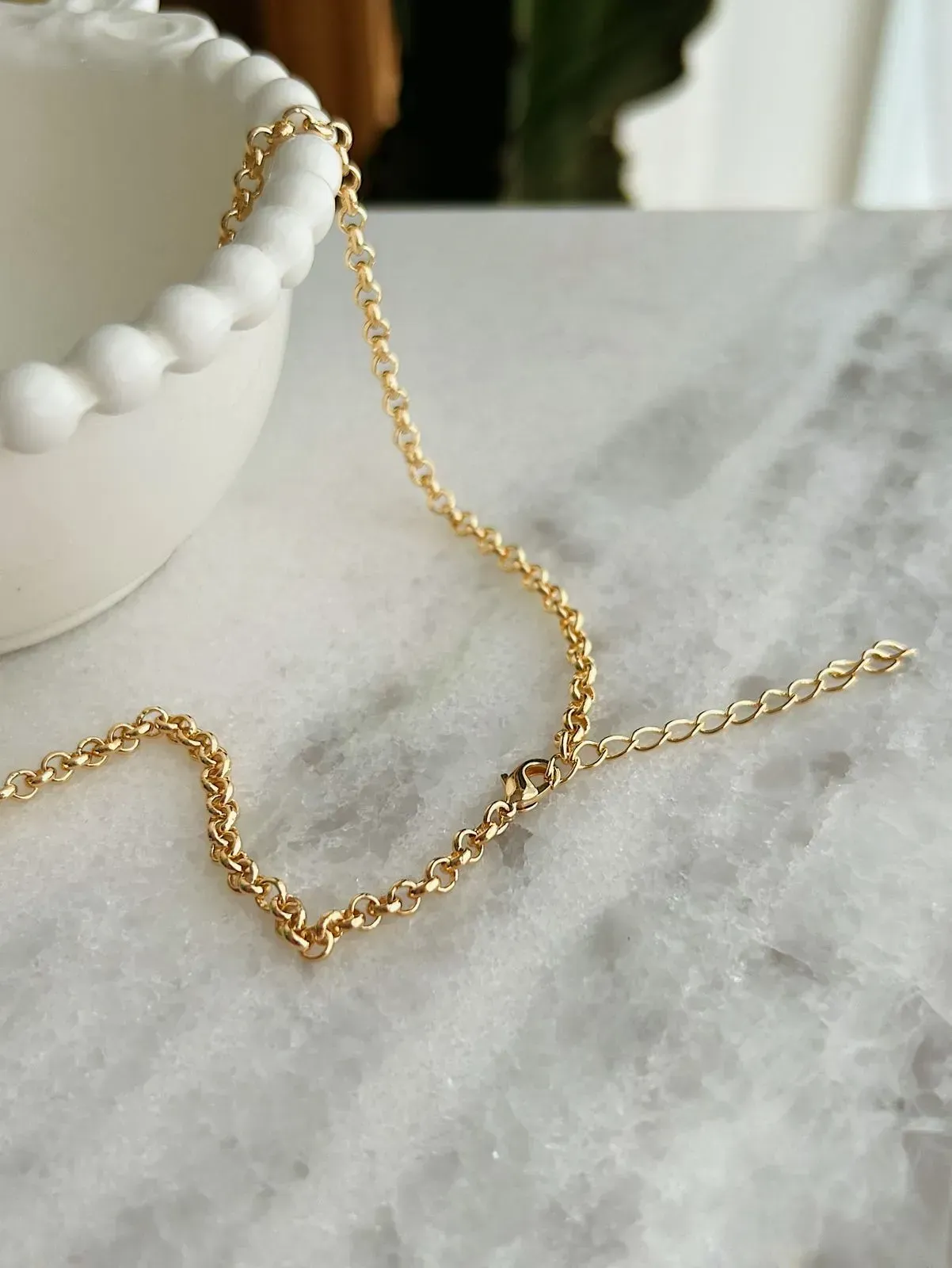 CHOKER ELO PORTUGUÊS. 35CM DE COMPRIMENTO COM EXTENSOR DE 5CM. BANHADO A OURO 18K.