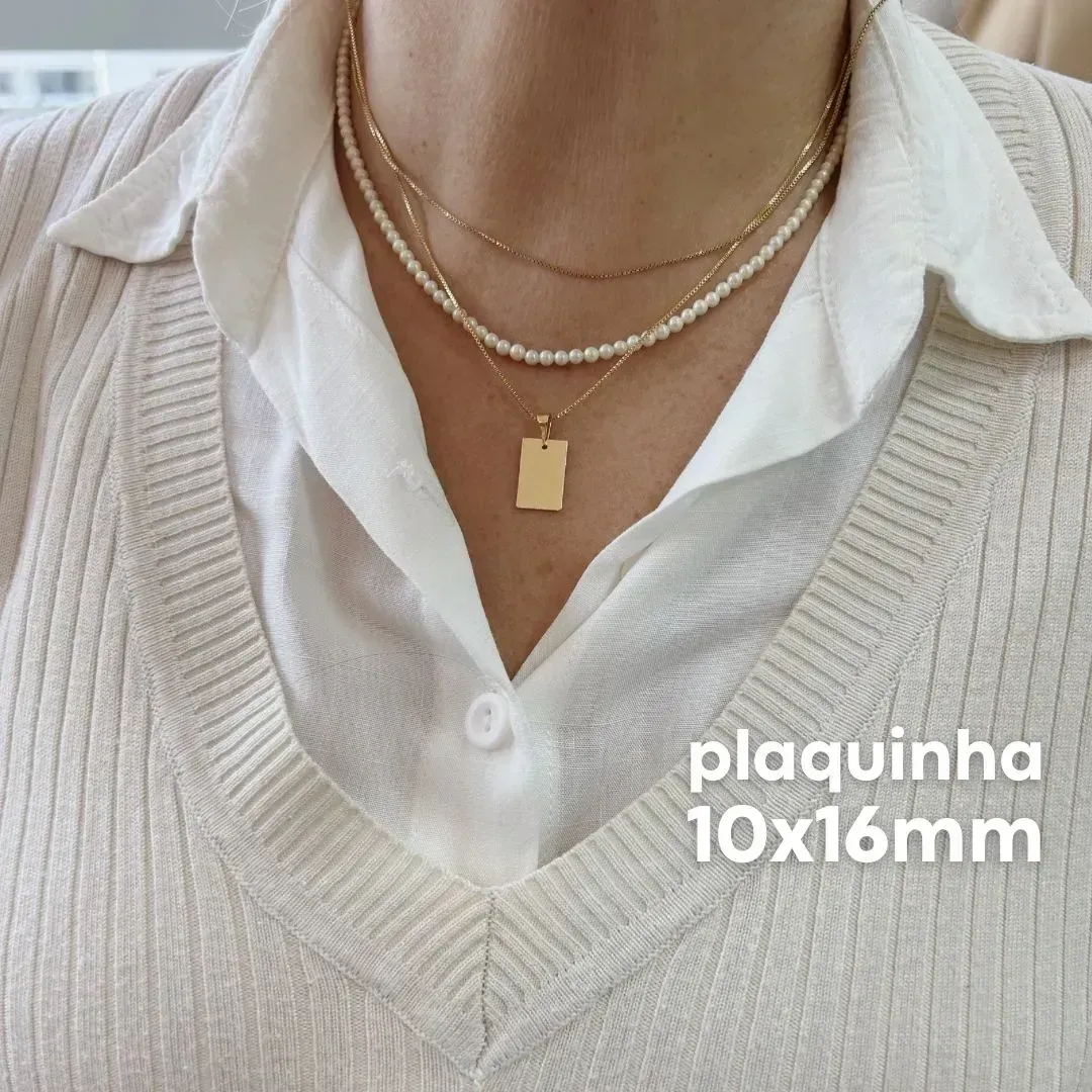 COLAR COM PINGENTE PLAQUINHA RETANGULAR 10MMX16MM DOURADO. BANHADO A OURO 18K.